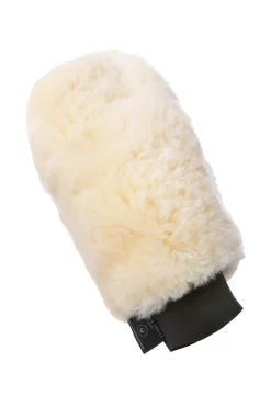 Christ Pussehanske. Begge sider av saueskinn