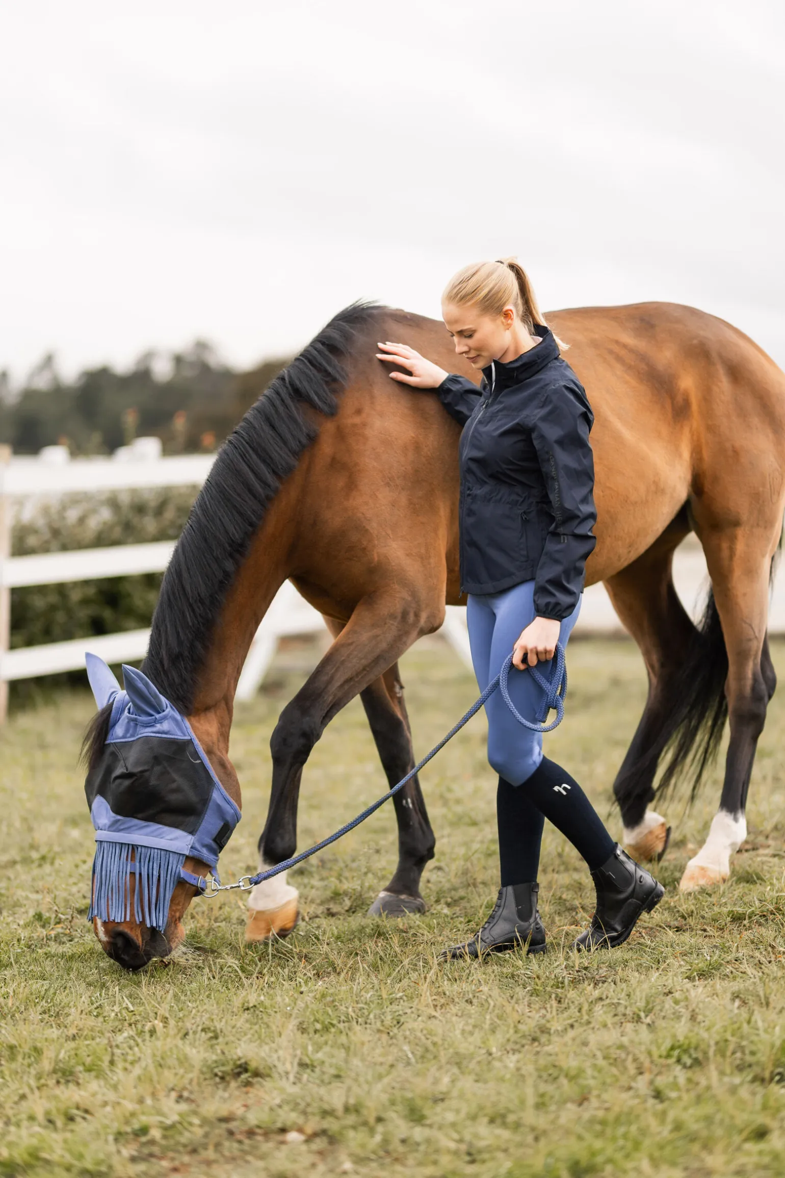 Horze fluemaske med frynset nese