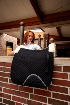 Horze Harleigh sjabrak med saueskinn