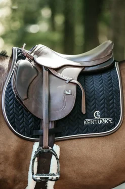 Kentucky Horsewear sprangsjabrak med lærkant, fiskebein